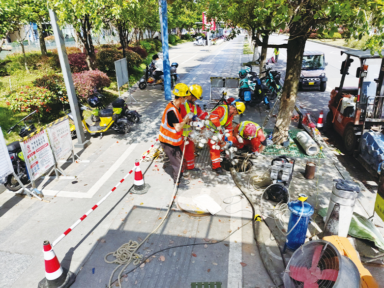  加格达奇UV-CIPP紫外光固化修复